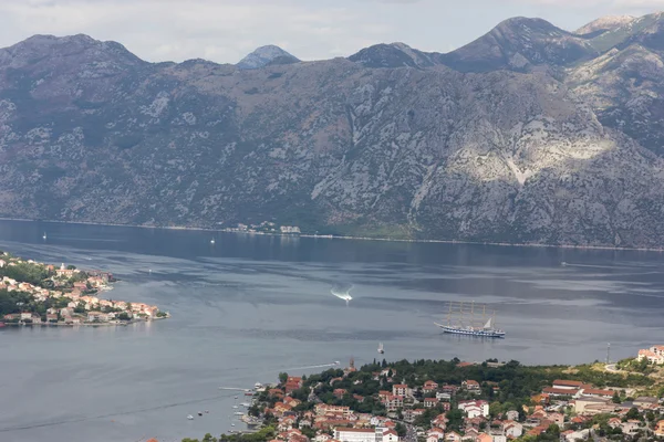 Vista del casco antiguo de Kotor desde la montaña lovcen en Kotor, Montenegro — Foto de Stock