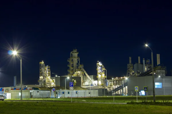 Night image of timber processing plant. — Stock Photo, Image