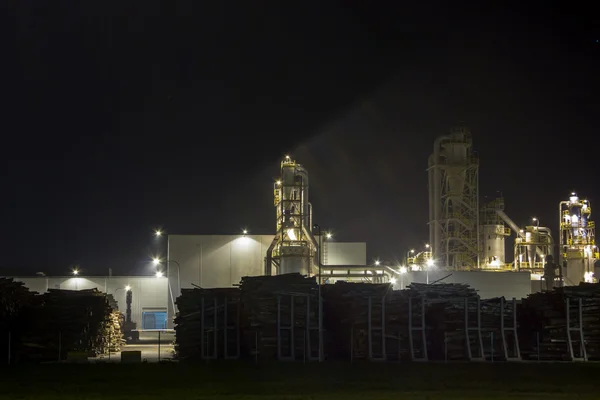 Night image of timber processing plant. — Stock Photo, Image