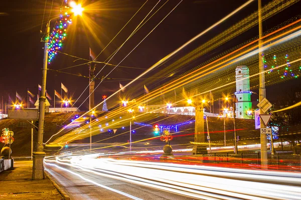 Movimiento nocturno en calles urbanas —  Fotos de Stock