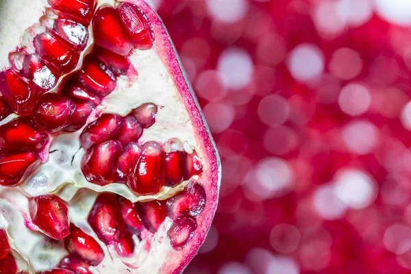 Red Juicy Seeds of Pomegranate. — Stock Photo, Image