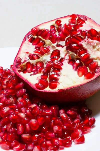 Red Juicy Seeds of Pomegranate. — Stock Photo, Image