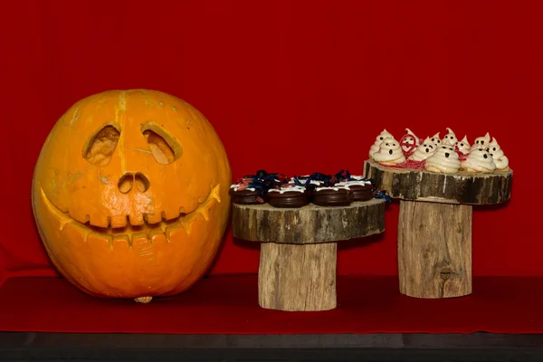 Pumpkins on the decorated table. — Stock Photo, Image