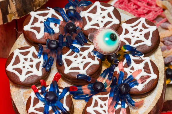 Sweets for Halloween on the holiday table. — Stock Photo, Image