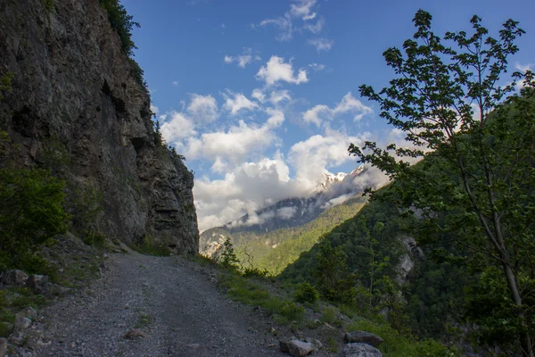 Гірська дорога в горах — стокове фото