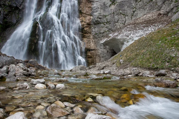 Abkhazia, a beautiful Gegsky waterfall. — Stock Photo, Image