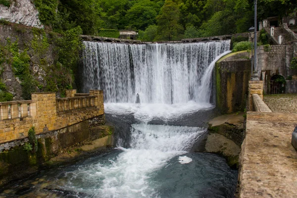 Abjasia, una hermosa cascada  . Fotos De Stock