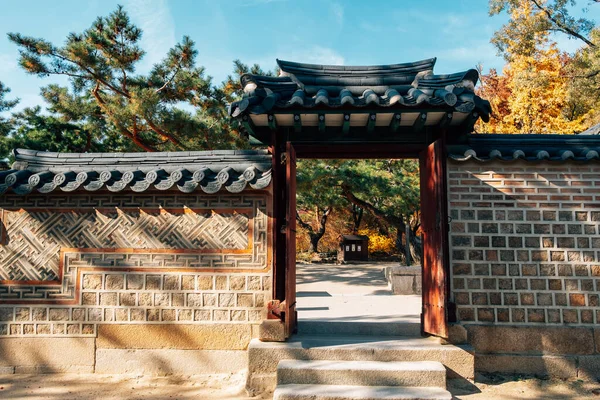 Herfst Van Deoksugung Palace Koreaanse Traditionele Deur Seoul Korea — Stockfoto