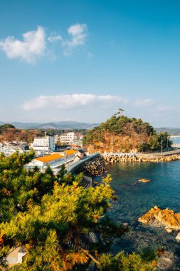 Kore, Yangyang 'daki Namae-hang sahil köyünün panoramik manzarası.