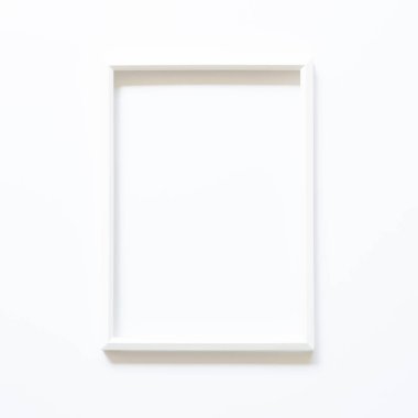 Beyaz arkaplanda beyaz resim çerçevesi. Üst görünüm, boşluk kopyala