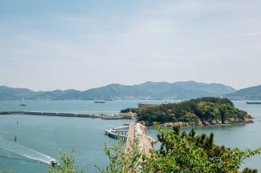Kore, Yeosu 'daki Jasan Park' tan Odongdo Adası ve deniz manzarası