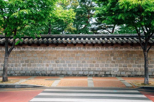 Korean Traditional Stone Wall Crosswalk Green Trees Royal Tomb King — Foto de Stock