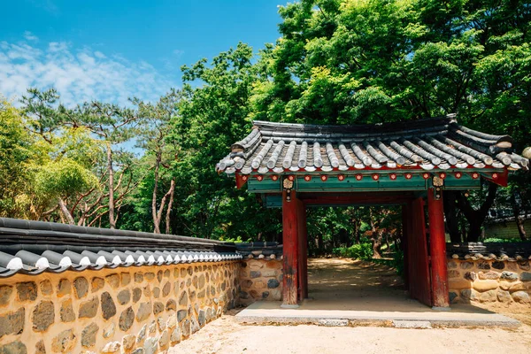 Королевская Гробница Короля Суро Кимхэ Корея — стоковое фото
