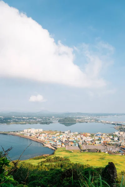 Vista Panorámica Aldea Costera Desde Seongsan Ilchulbong Tuff Cone Isla — Foto de Stock