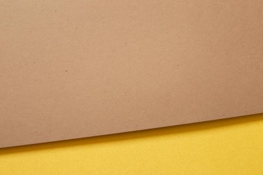 Kahverengi ve sarı katmanlı kağıtlı arka plan. en üstteki görünüm