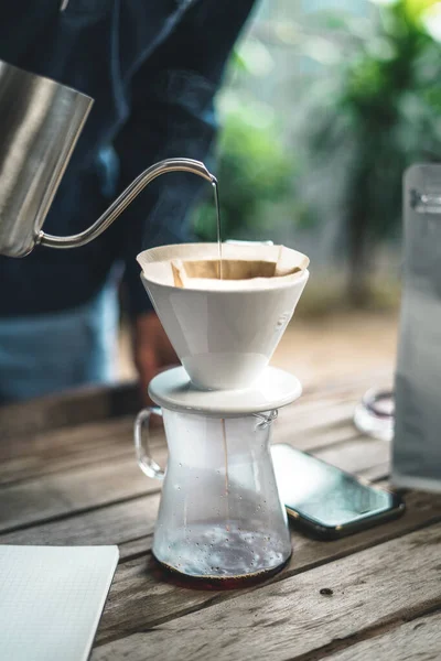 Barista Dropping Coffee Slow Coffee Bar Style Drop Coffee — стоковое фото