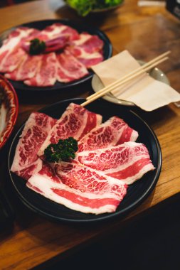 Restorandaki Brezilya usulü ızgarada ızgara sığır eti.