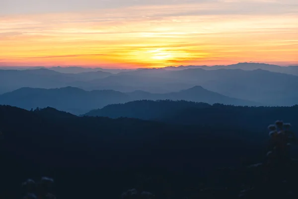 Gün Batımı Dağ Manzarası Gün Batımı Işığı — Stok fotoğraf