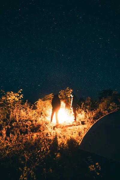 Camping Tält Stjärnorna Och Brasa — Stockfoto