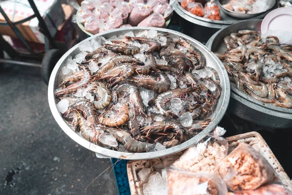 热带市场的新鲜海鲜 — 图库照片