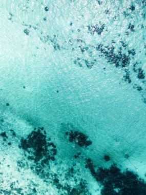 Uzun kuyruklu teknelerin tropikal deniz satunu, Tayland 'daki hava manzarası.