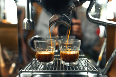 Evdeki makineden kahve yap, makineden kahve yap.