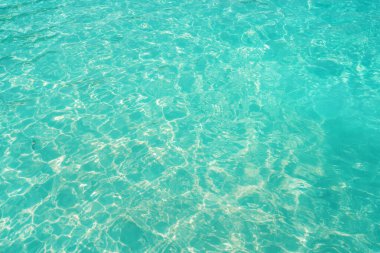 Ropikal ada ve bulutlar Deniz yolculuğundan