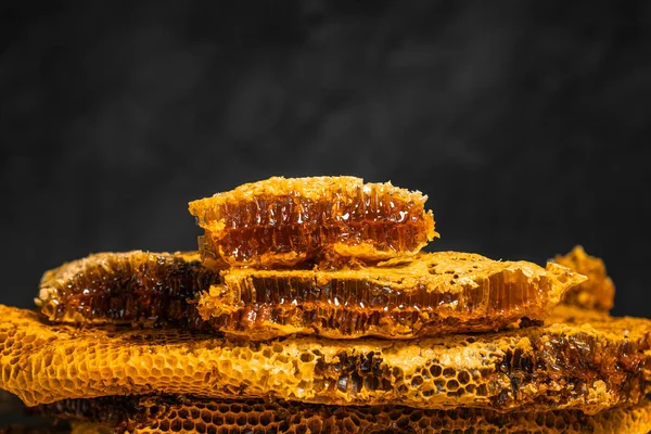 Honeycomb Mønster Med Bee Reden - Stock-foto