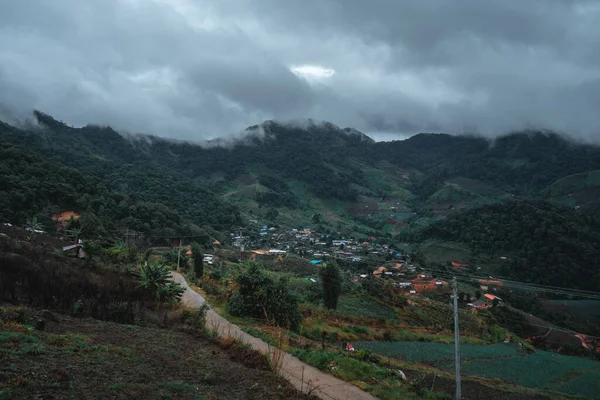 Pueblo Las Montañas Estación Lluviosa Selva Tropical —  Fotos de Stock