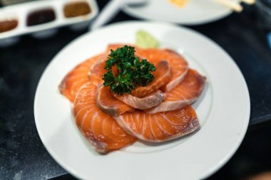 Izgarada sığır eti ve karides 