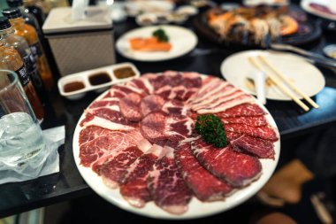 Izgarada sığır eti ve karides 