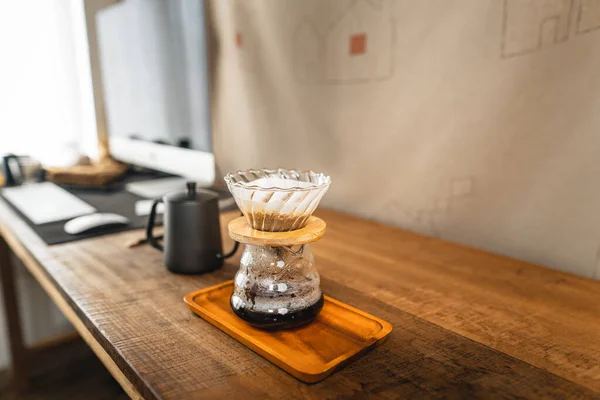 Agua Caliente Gotero Café Por Encima Del Frasco Vidrio — Foto de Stock