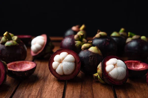 Mangosteen Hedelmät Puinen Tausta Kesän Hedelmät — kuvapankkivalokuva