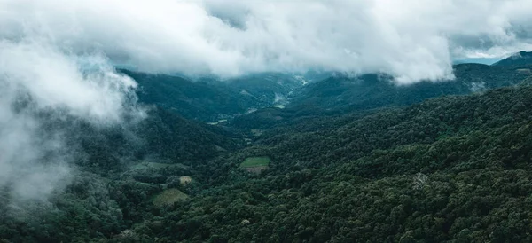 Vista Panoramica Della Maestosa Catena Montuosa — Foto Stock