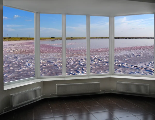 Kunststof venster met uitzicht op zoute zee — Stockfoto