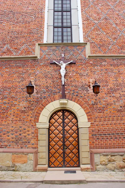 Eingang in die katholische Kirche St. Bartholomäus — Stockfoto