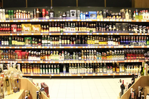 Az alkoholtartalmú italok áruház — Stock Fotó