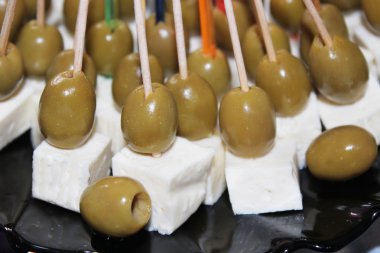 aperatifler zeytin ve brynza