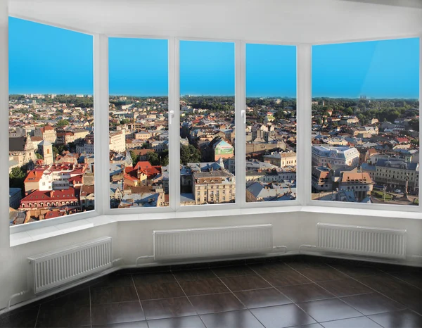 Moderne Fenster mit Blick auf Lwiw von oben — Stockfoto
