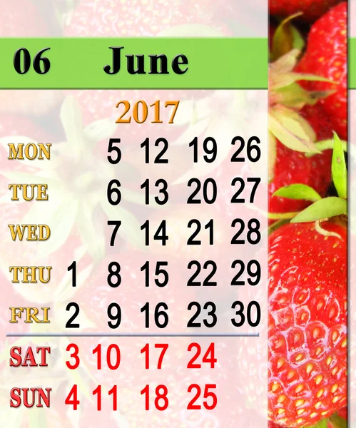 Calendario de junio 2017 con fresa madura — Foto de Stock