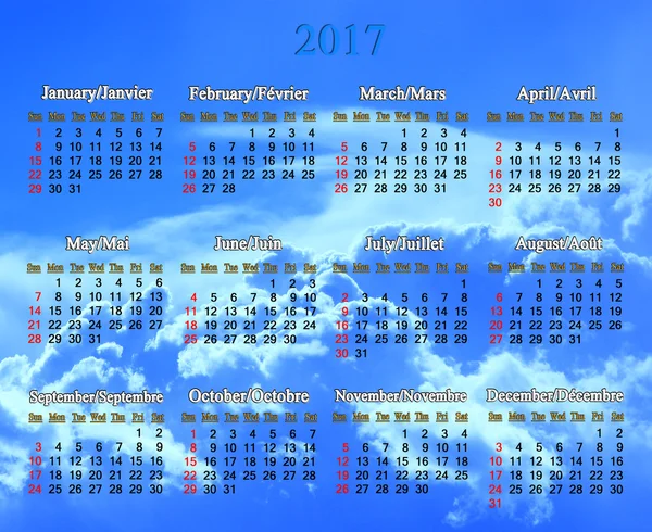对蓝蓝的天空为背景的 2017 年日历 — 图库照片