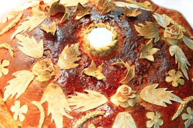 çiçek kuvvetler ve tuz ile yuvarlak somun