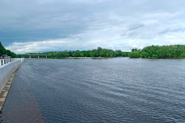 Modern Sozh Töltés Gomelben Panoráma Kilátással Folyóra Gyönyörű Panoráma Sozh — Stock Fotó