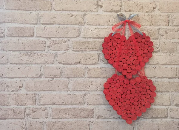 Red Hearts Hang Brick Wall Textured Symbol Love Two Handmade — Stock Photo, Image