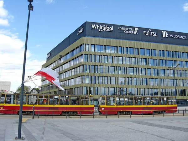 Łódź Polska Lipca 2019 Nowoczesny Tramwaj Jeżdżący Mieście Czerwony Tramwaj — Zdjęcie stockowe