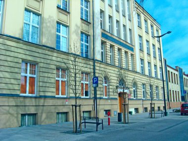 Lodz - Polonya. 18 Haziran 2019: Lodz 'da 20. yüzyılın başlarından kalma binaların güzel mimarisi. Polonya 'da şehir mimarisi. Polonya 'da şehir mimarisi