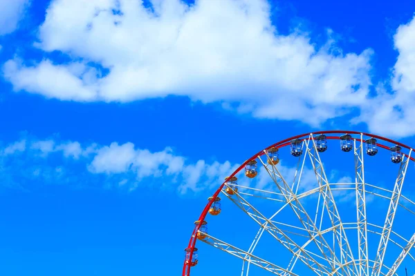 Ferris Wheel Blue Sky Background City Attraction People Ride Ferris — Stock Photo, Image