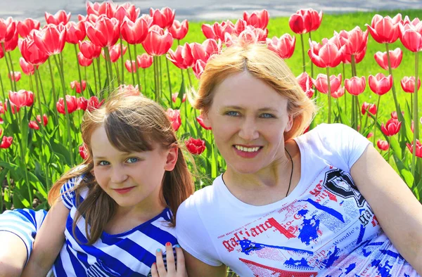 Mother Daughter Smiling Tulip Flower Bed Family Holidays Mother Love — Fotografia de Stock