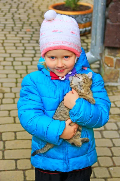 Girl Kitten Arms Children Love Animals Favorite Pet Child Gray — Fotografia de Stock