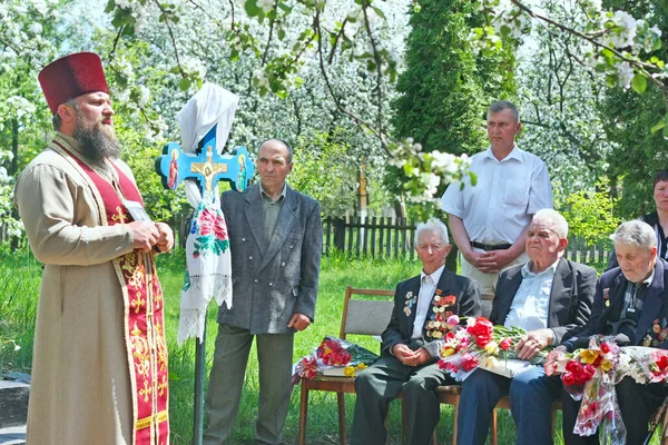 Chernihiv Região Sosnitsa Ucrânia Maio 2010 Sacerdote Abençoa Veteranos Guerra — Fotografia de Stock